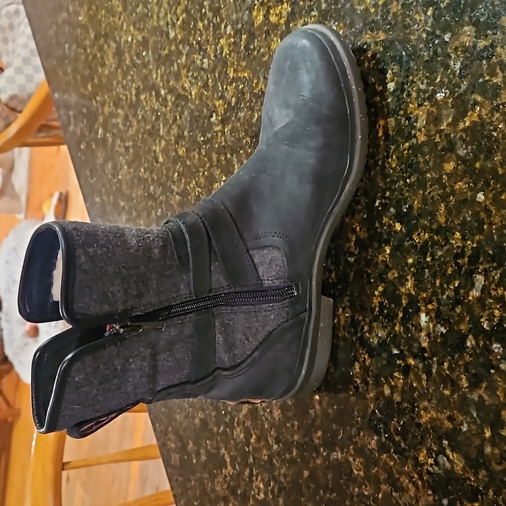 Boots - Picture 3 of 5